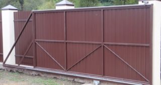 Купить откатные ворота из профнастила Боровичи, цена от 1765 руб.