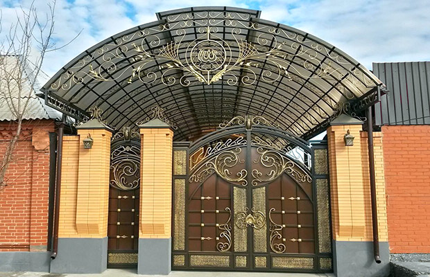 Купить или заказать ворота для дома с навесом - стильные и надежные решения для вашего участка в Боровичах от 42187 руб | ВоротМастер-Брв